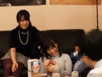 家に連れこんだ美少女二人と乱交パコでマンコ味比べしつつザーメン発射巨乳素人乱交盗撮のアダルトエロ動画