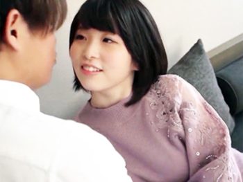 可愛い美巨乳娘がデカチンで膣奥を突かれて気持ち良さそうに喘ぐ濃厚パコ巨乳美少女のエロ動画