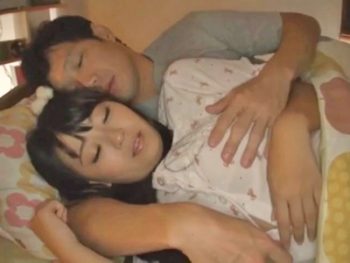 妹と一緒に添い寝したらこうなる巨乳美少女妹近親相姦のエッチ動画