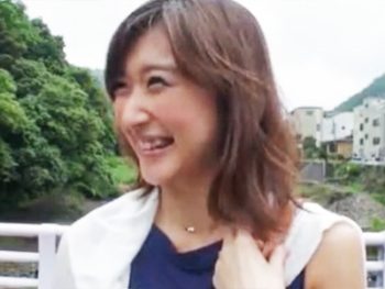 罪の意識を感じつつも背徳感と興奮で絶頂に達する不貞な性交ｗ巨乳素人人妻ハメ撮りのアダルト動画