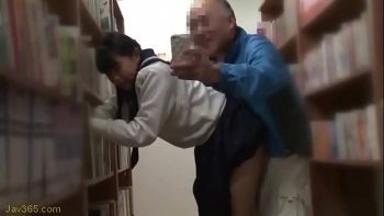レイプしながら館内を連れ回す挿れっぱなし図書館素人女子校生レイプの無料アダルト動画