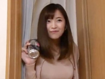 酔ってエロスイッチ入り息子を誘惑する近親お母さん巨乳人妻中出し近親相姦のアダルト動画