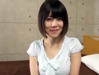 いきなりチンコを見せつけてセックスアピールしたらパコれるのか検証した結果がコチラｗ素人美少女のアダルト無料動画