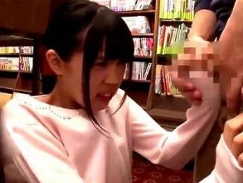 本屋さんで女子をレイプ→嫌がる幼女には問答無用の喉奥イラマだ！美少女イラマチオレイプのアダ...