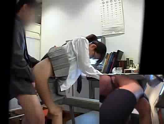 変態診療所では地味なめがねJKが医者に性教育されているところを盗撮されています素人女子校生ロリめがねフェラのアダルトセックス動画