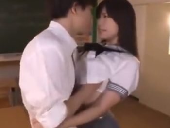 彼氏を教室に連れ込んで放課後パコタイム始めちゃう女子校生巨乳女子校生美少女痴女の無料エロ動画