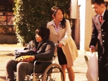 シングルマザーが寂しさに負けて不倫パコ→イケナイと分かっていながらイキまくる人妻ぶっかけのアダルト動画