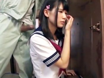 大工のオジサンにレイプされる美少女JK→極太チンポぶち込まれ生中出し女子校生美少女中出し顔射レイプのエロ動画