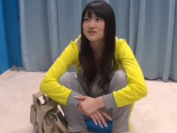 陸上部女子大生をまんまと騙して生チン挿入パコ成功ｗ素人美少女マッサージのアダルトエロ動画