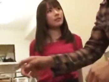 義妹が可愛すぎて嫁の傍でこっそりレイプｗ美少女レイプ近親相姦のエロ動画