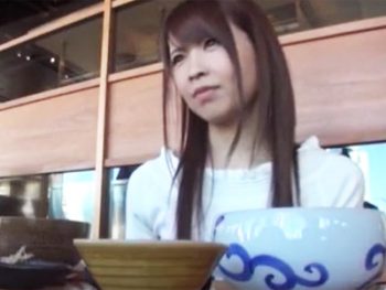 ナンパに戸惑う若妻さんを強引に口説いてハメ撮り成功！→NTR中出し巨乳人妻中出しハメ撮りナンパのアダルト動画