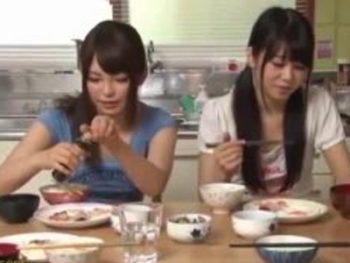 ドスケベオヤジに夜這いされ容赦なくパコ突かれる美少女JK姉妹女子校生美少女顔射のセックス動画