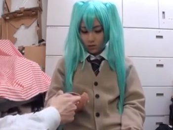 コスプレイヤーに催眠掛けて3P顔射セックスしちゃいましたｗ素人美少女コスプレ顔射3Pのエロ動画