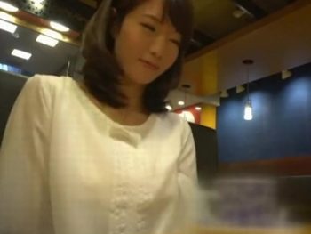 清楚美人な白下着の素人妻27歳と不倫ハメ撮りで笑顔の中出し巨乳素人中出しハメ撮りナンパのアダルト動画