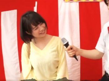 いい笑顔の素人巨乳JDが卑猥すぎるに挑戦→結局チンポハメられるｗ巨乳素人美少女水着顔射のアダルト動画