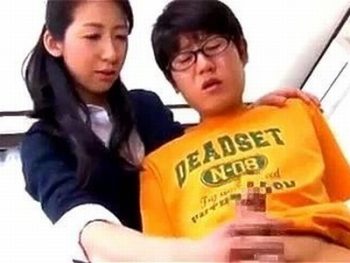 母親自ら息子の性教育！年頃になった男を大人の男にする熱心ママ痴女人妻熟女近親相姦のアダルト動画