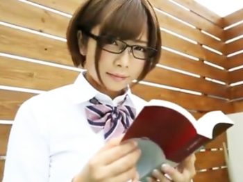 清楚な顔してビッチなメガネ美少女がクラスメイトを誘惑して教室パコ女子校生美少女痴女めがねのアダルト動画