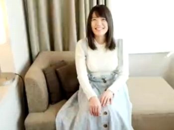 ハニかんだ笑顔が可愛いJカップグラドルがまさかのAVデビューで悶絶イキ巨乳美少女デビュー作のアダルト動画