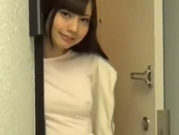 隣にすむ美女が乳首透けで誘ってくる！部屋まで連れ込まれて棚ぼたラッキーパコｗお姉さん痴女のAV動画