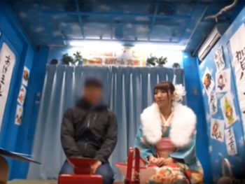 新春企画に乗せられた素人美女が近所のお兄さんと禁断のパコ素人お姉さんのアダルト動画