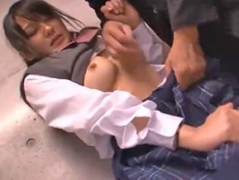 激カワJKだけを狙って痴漢レイプキメる人間のクズ素人女子校生美少女レイプ痴漢のエロ動画