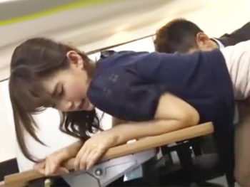 童顔OLが同僚に襲撃鬼ピス食らってガクガク痙攣イキしてしまう美少女OLのエロ動画