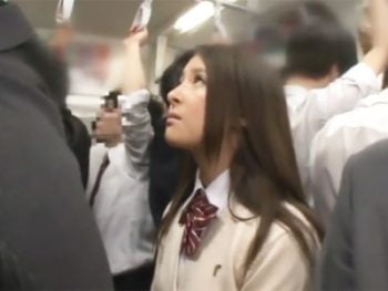 JK実娘を痴漢してしまったクソ親父が興奮抑えきれずに車内で近親生挿入女子校生痴女レイプ痴漢のエロ動画