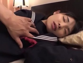 美少女JKが寝ている間にイタズラレイプ→大人チンポを膣奥で感じながら痙攣中出し女子校生美少...