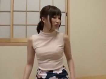 旦那が不在中なのを良い事に中出し不倫パコに勤しむ不貞妻！巨乳素人痴女人妻中出しハメ撮りのエロ動画