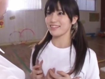 女子に勃起がバレてヤバいと思ったらフェラとパイズリされて至福の射精ｗ巨乳女子校生美少女フェラパイズリ高橋しょう子のエロ動画