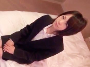 エッチに興味深々な発育途中の美少女と密室でハメ撮りSEX！女子校生美少女パイパンフェラ3Pの無料エロ動画