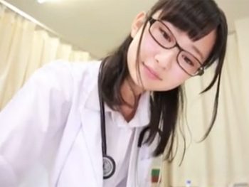 DQN生徒が優しくて美人な保健室の先生に目をつけ校内レイプ！お姉さんめがね顔射レイプのアダルト動画