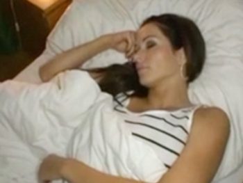 完璧ボディの外国人美女を夜這いしジャパニーズチンポで成敗！巨乳お姉さんハーフ中出しパイズリの無料ポルノ動画