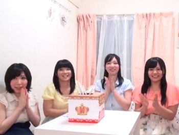 むっちりエロボディJD達とハーレム状態で王様ゲーム→乱交始まって中出しし放題ｗ巨乳中出し乱交の無料セックス動画