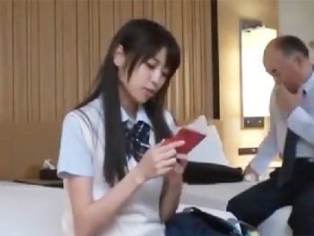 円光JKと制服着衣SEXしてスカート汚してもうたｗ素人女子校生美少女痴女ハメ撮りのアダルトSEX動画