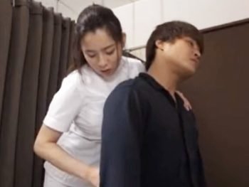 施術中に互いに発情した巨乳マッサ師と客が個室でこっそりパコる様子ｗ巨乳お姉さん盗撮マッサージのアダルト動画