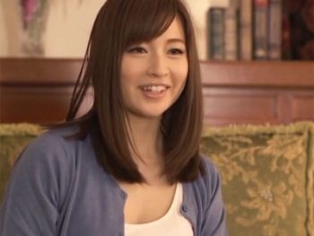 美形な美人妻と禁断浮気パコ→しなやかな肢体に抱きつかれて思わず射精巨乳人妻の無料エロ動画