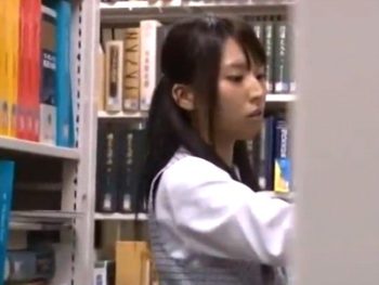 美人OLが図書館で狙われる！人気のないところへ呼び出してガッツリハメ撮り！OLレイプのアダルト動画