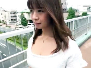 満員バスで隣りの学生の勃起に気づいた巨乳痴女が逆痴漢ｗ巨乳お姉さん痴女痴漢のアダルト動画