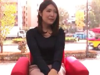 強烈振動のマシンバイブと電マ責めで潮吹きアクメした彼氏持ち美女をハメ倒しｗ巨乳素人お姉さん...