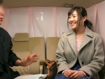 笑顔が可愛い人が良さそうな奥様→日頃の欲求不満を見透かされて久しぶりに肉棒を受け入れる不倫パコ巨乳素人人妻ナンパのアダルト動画