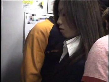 新人OLが通勤バスで痴漢拒否→公園で凌辱レイプに号泣！素人お姉さんOLフェラ手コキぶっかけ...