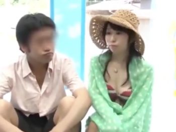 マジックミラー越しに彼氏がいるのにも関わらず他人棒で突かれイキまくる素人娘ｗ素人水着中出しマッサージのAV無料動画