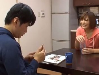 巨乳痴女お姉さんに誘惑されて我慢できずにその場で中出しパコ開始巨乳お姉さん痴女中出しの無料エロ動画