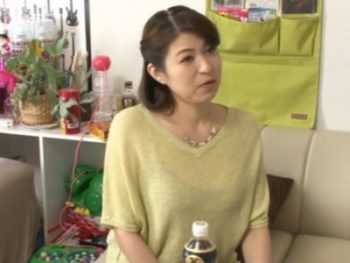 欲求不満な四十路人妻をナンパ連れ込みヤリまくり！素人人妻熟女ナンパ盗撮のアダルト動画