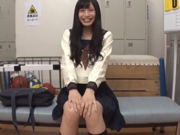 学校内でローターを付けてJKを調教パコ！女子校生美少女露出のアダルト動画