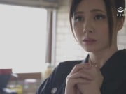 襟元を露わにされて沈黙しながら昇天する未亡人巨乳人妻顔射のアダルト動画