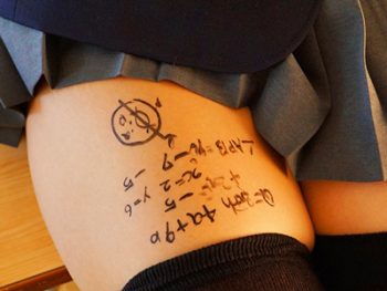 むっちり太もも絶対領域の生脚小悪魔アイドル巨乳女子校生美少女三上悠亜のエロ動画