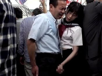 サラリーマンを片手で射精させる痴女JK→逆痴漢が複数存在する夢のような満員電車ｗ女子校生痴女めがね痴漢のアダルト動画