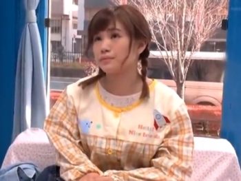 保母さんやってる素人娘が童貞に母性本能くすぐられ筆おろしパコ素人童貞ナンパのセクシー動画